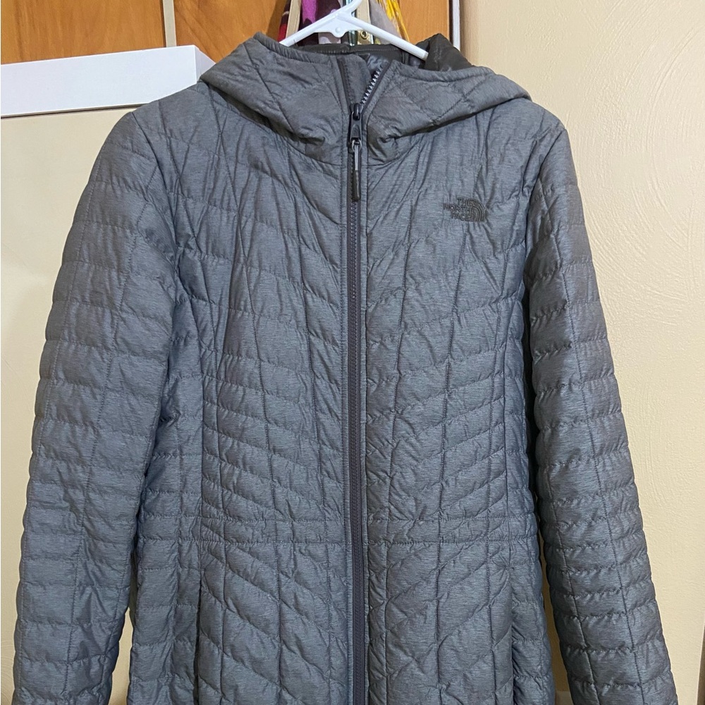 North face Women’s Thermoball Eco Parka Long Medium Gray